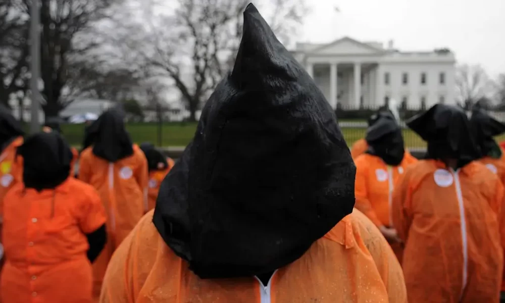 Κρατούμενος της CIA σε "μαύρες τοποθεσίες" χρησίμευσε ως προϊόν εκπαίδευσης ανακριτών σε βασανιστήρια